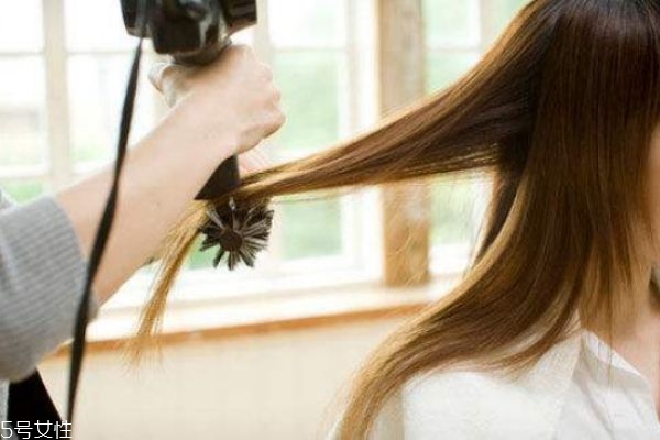 調(diào)養(yǎng)頭發(fā)需要補(bǔ)充哪些營(yíng)養(yǎng) 護(hù)理頭發(fā)有哪些常見(jiàn)誤區(qū) 調(diào)養(yǎng)頭發(fā)需要補(bǔ)充哪些營(yíng)養(yǎng) 護(hù)理頭發(fā)有哪些常見(jiàn)誤區(qū)