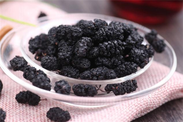 桑葚酒要放冰糖嗎 桑葚酒放糖和不放糖的區(qū)別