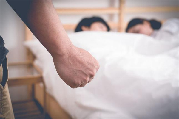 女人出軌后還能挽回嗎 怎么挽回出軌老婆的心 女人出軌后還能挽回嗎 怎么挽回出軌老婆的心