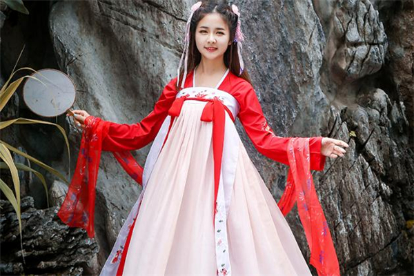 穿漢服很勒胸口怎么辦 漢服胸前帶子怎么系 穿漢服很勒胸口怎么辦 漢服胸前帶子怎么系