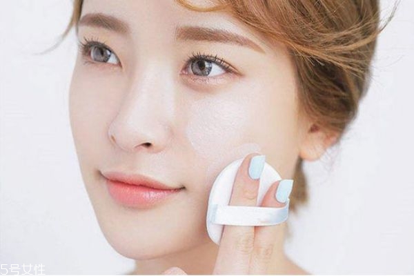 出門就涂個(gè)氣墊可以嗎 使用氣墊之前要用什么 出門就涂個(gè)氣墊可以嗎 使用氣墊之前要用什么