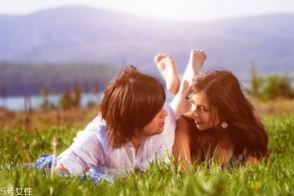 女生談戀愛(ài)要點(diǎn)小伎倆 女生談戀愛(ài)技巧 女生談戀愛(ài)要點(diǎn)小伎倆 女生談戀愛(ài)技巧