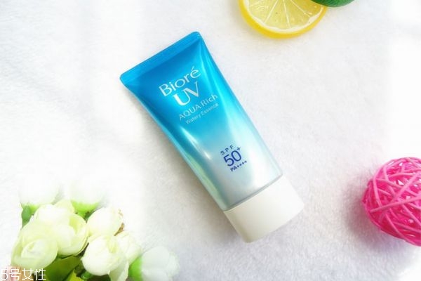 碧柔防曬藍(lán)50要卸妝嗎 碧柔防曬霜不卸妝會怎樣 碧柔防曬藍(lán)50要卸妝嗎 碧柔防曬霜不卸妝會怎樣
