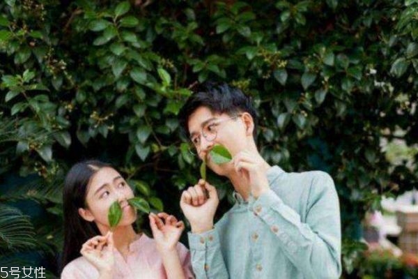 男孩談戀愛技巧 讓你在女人面前魅力四射的終極技巧 男孩談戀愛技巧 讓你在女人面前魅力四射的終極技巧