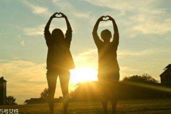 男孩談戀愛技巧 讓你在女人面前魅力四射的終極技巧 男孩談戀愛技巧 讓你在女人面前魅力四射的終極技巧