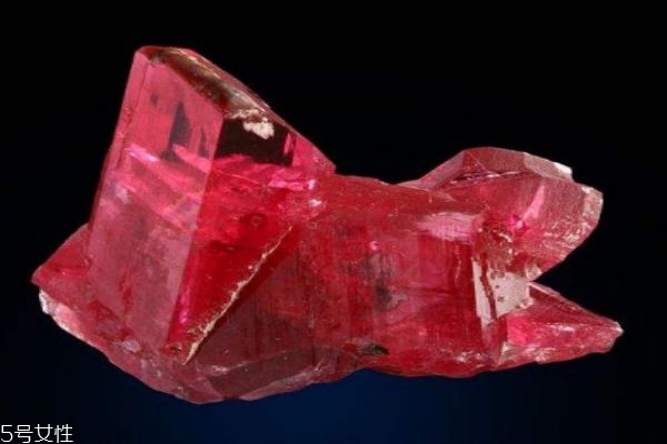 薔薇輝石有什么作用呢 薔薇輝石的主要成分是什么呢 薔薇輝石有什么作用呢 薔薇輝石的主要成分是什么呢