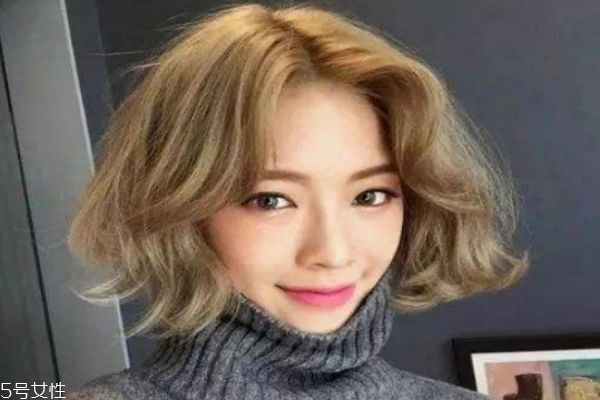 短發(fā)燙發(fā)之后染什么顏色好看 怎么知道自己適不適合短發(fā) 短發(fā)燙發(fā)之后染什么顏色好看 怎么知道自己適不適合短發(fā)