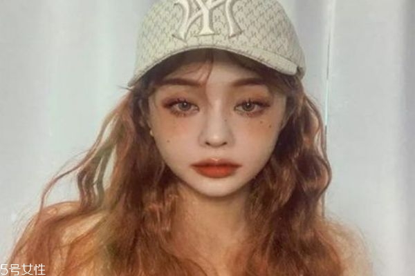 臟橘色發(fā)色適合冬天嗎 臟橘色適合素顏嗎 臟橘色發(fā)色適合冬天嗎 臟橘色適合素顏嗎