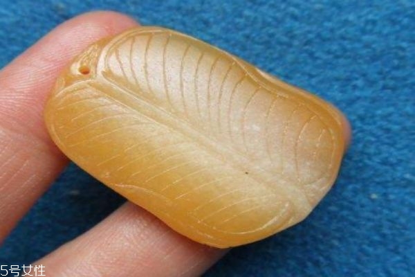 應(yīng)該怎么挑選中華黃玉呢 中華黃玉的醫(yī)用價值是什么呢 應(yīng)該怎么挑選中華黃玉呢 中華黃玉的醫(yī)用價值是什么呢