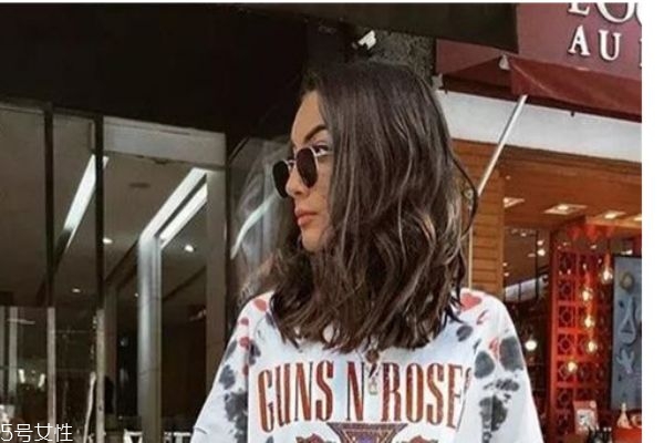 黑茶色是染的還是漂的 黑茶色適合什么膚色 黑茶色是染的還是漂的 黑茶色適合什么膚色