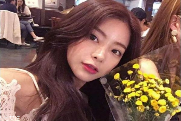 染發(fā)后怎么減少褪色 染發(fā)后如何鎖色 染發(fā)后怎么減少褪色 染發(fā)后如何鎖色