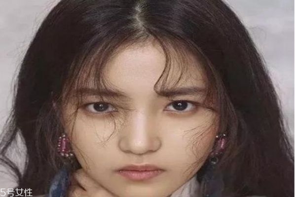 黑茶色是染的還是漂的 黑茶色適合什么膚色 黑茶色是染的還是漂的 黑茶色適合什么膚色