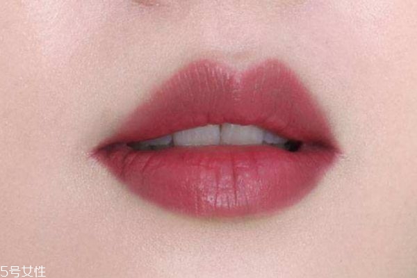 豆沙色顯白嗎 超顯白的豆沙色口紅推薦 豆沙色顯白嗎 超顯白的豆沙色口紅推薦