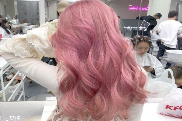 櫻花粉發(fā)色能保持幾天 櫻花粉發(fā)色掉色后是什么顏色 櫻花粉發(fā)色能保持幾天 櫻花粉發(fā)色掉色后是什么顏色