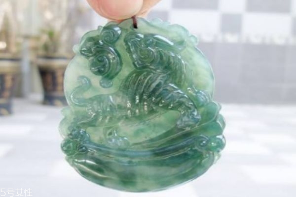 什么是老坑玉呢 老坑玉有什么價(jià)值呢 什么是老坑玉呢 老坑玉有什么價(jià)值呢