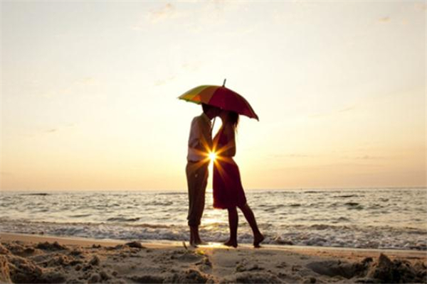 姐弟戀分手了怎么挽回 姐弟戀分手還能復(fù)合嗎 姐弟戀分手了怎么挽回 姐弟戀分手還能復(fù)合嗎