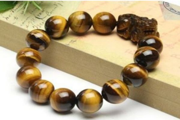 什么是虎眼石呢 虎眼石有什么作用呢 什么是虎眼石呢 虎眼石有什么作用呢