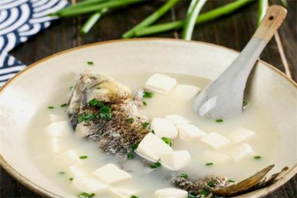 鯽魚豆腐湯燉多久最好 鯽魚豆腐湯放多少水 鯽魚豆腐湯燉多久最好 鯽魚豆腐湯放多少水