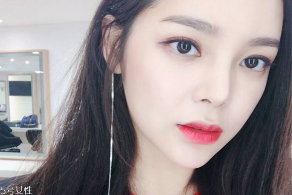 男生喜歡女生的眼神 男生喜歡你的五種表現(xiàn) 男生喜歡女生的眼神 男生喜歡你的五種表現(xiàn)