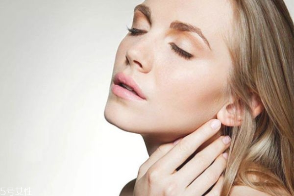 夏天皮膚油膩怎么辦 夏天皮膚愛(ài)出油怎么調(diào)理