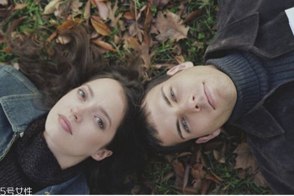 男女戀愛相處多久才能同居 婚前同居的5個心理準備 男女戀愛相處多久才能同居 婚前同居的5個心理準備