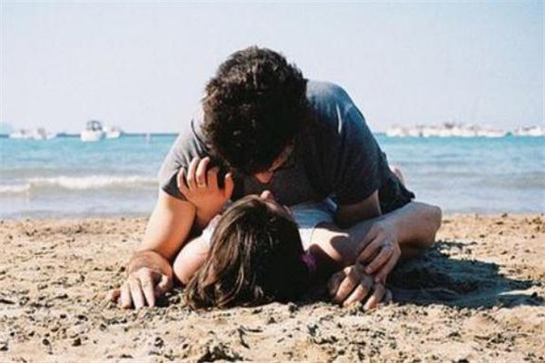 男人結(jié)婚后會(huì)想前任嗎 婚后男人是不是都忘不了初戀 男人結(jié)婚后會(huì)想前任嗎 婚后男人是不是都忘不了初戀