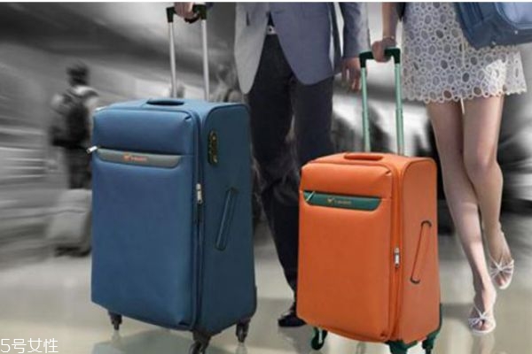 安檢要把化妝品拿出來嗎 過安檢時需要注意什么 安檢要把化妝品拿出來嗎 過安檢時需要注意什么