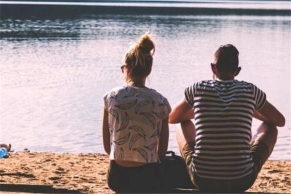 男朋友越來(lái)越冷淡怎么辦 男朋友對(duì)我沒(méi)興趣了怎么辦