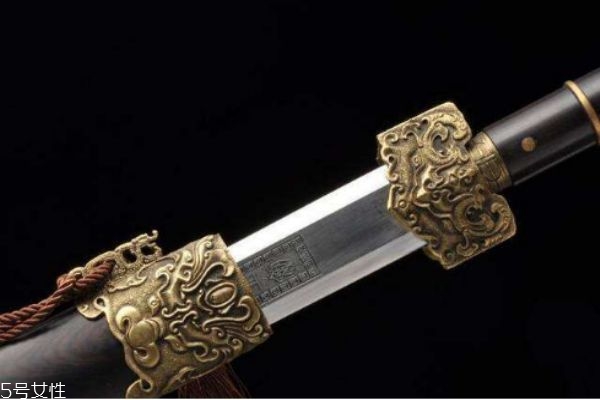 什么是勾踐劍呢 勾踐劍是什么材料的呢 什么是勾踐劍呢 勾踐劍是什么材料的呢