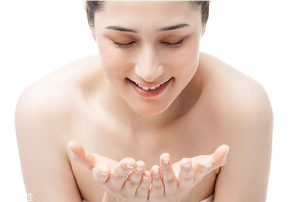 牙膏洗臉能去除黑頭嗎 牙膏洗臉的注意事項 牙膏洗臉能去除黑頭嗎 牙膏洗臉的注意事項