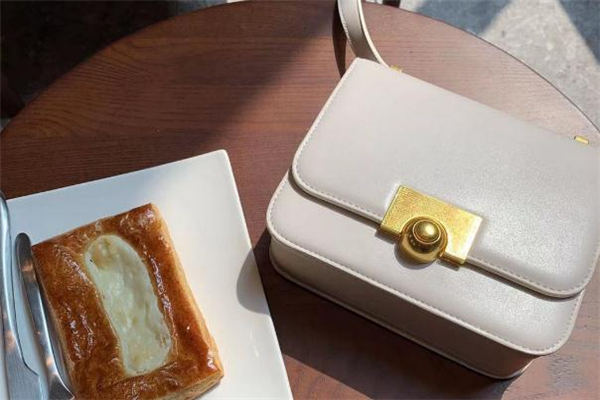 小mk包包是國產嗎 小mk包包在哪買 小mk包包是國產嗎 小mk包包在哪買