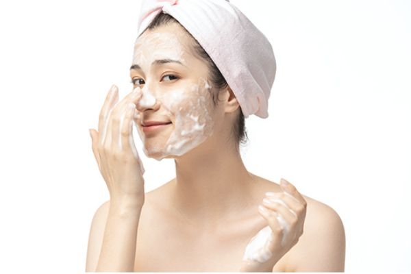 牙膏洗臉能去痘痘嗎 牙膏洗臉的好處 牙膏洗臉能去痘痘嗎 牙膏洗臉的好處