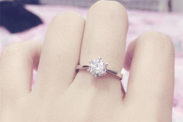 潮宏基鉆戒價(jià)格 潮宏基鉆戒怎么樣 潮宏基鉆戒價(jià)格 潮宏基鉆戒怎么樣