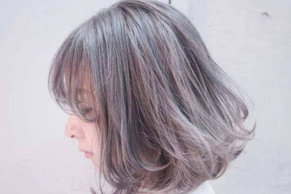 剛?cè)就觐^發(fā)什么時候可以再染 頭發(fā)剛?cè)就晗敫纳?></a>
      <p class=