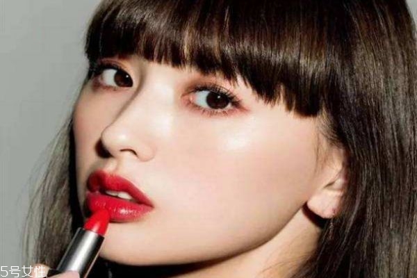 學生適合什么顏色的口紅 適合高中生用的口紅 學生適合什么顏色的口紅 適合高中生用的口紅