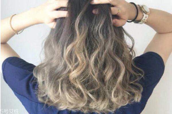 發(fā)尾燙幾個(gè)卷不顯老 最自然的梨花燙幾個(gè)卷 發(fā)尾燙幾個(gè)卷不顯老 最自然的梨花燙幾個(gè)卷