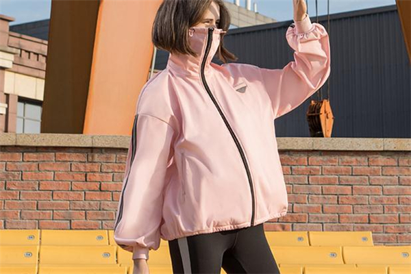 沖鋒衣買大一點(diǎn)還是小一點(diǎn) 沖鋒衣要買大一碼嗎 沖鋒衣買大一點(diǎn)還是小一點(diǎn) 沖鋒衣要買大一碼嗎