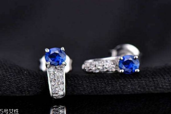 藍(lán)寶石有什么注意事項(xiàng)呢 藍(lán)寶石有什么禁忌嗎 藍(lán)寶石有什么注意事項(xiàng)呢 藍(lán)寶石有什么禁忌嗎