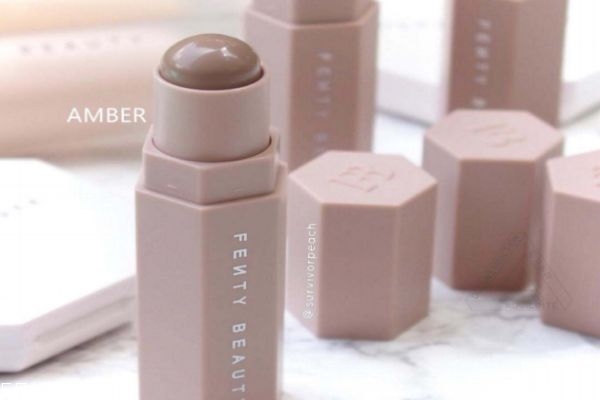 修容粉和修容棒的區(qū)別 修容盤(pán)好用還是修容棒好用 修容粉和修容棒的區(qū)別 修容盤(pán)好用還是修容棒好用