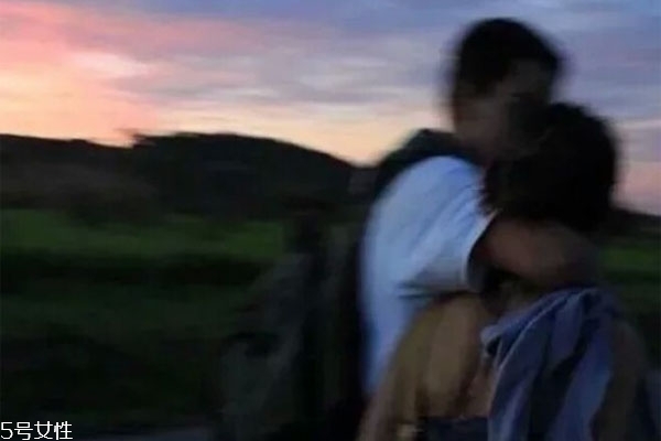 什么時(shí)候表白成功率高 男生向女生告白的小技巧