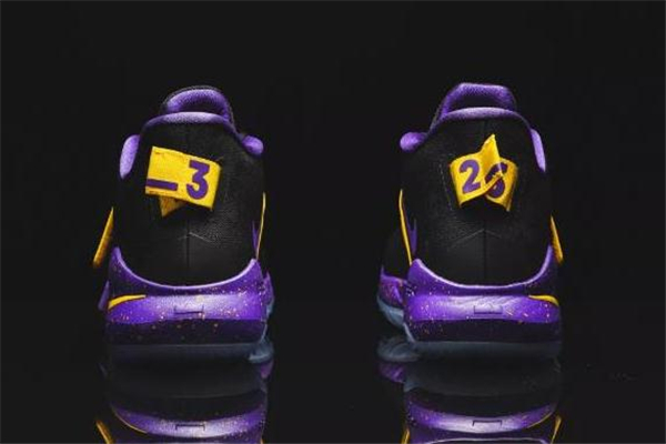 耐克使節(jié)12開箱測評 詹姆斯使節(jié)12配置怎么樣 耐克使節(jié)12開箱測評 詹姆斯使節(jié)12配置怎么樣