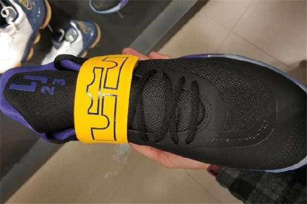 耐克使節(jié)12開箱測評 詹姆斯使節(jié)12配置怎么樣 耐克使節(jié)12開箱測評 詹姆斯使節(jié)12配置怎么樣