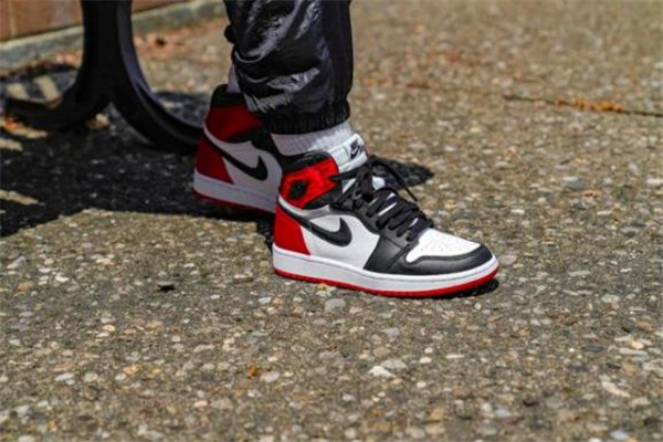 aj1紅絲綢真假對(duì)比 aj1紅絲綢黑腳趾真假鑒定 aj1紅絲綢真假對(duì)比 aj1紅絲綢黑腳趾真假鑒定