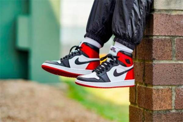 aj1紅絲綢真假對(duì)比 aj1紅絲綢黑腳趾真假鑒定 aj1紅絲綢真假對(duì)比 aj1紅絲綢黑腳趾真假鑒定