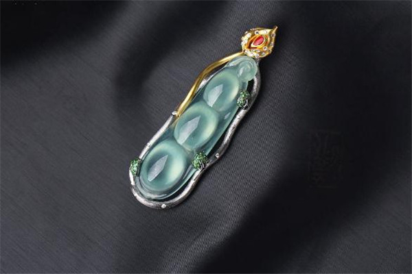 翡翠四季豆的寓意是什么 翡翠四季豆吊墜適合人群 翡翠四季豆的寓意是什么 翡翠四季豆吊墜適合人群