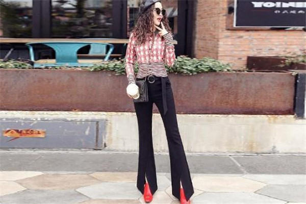 今年流行什么樣的喇叭褲 喇叭褲穿搭圖片 今年流行什么樣的喇叭褲 喇叭褲穿搭圖片