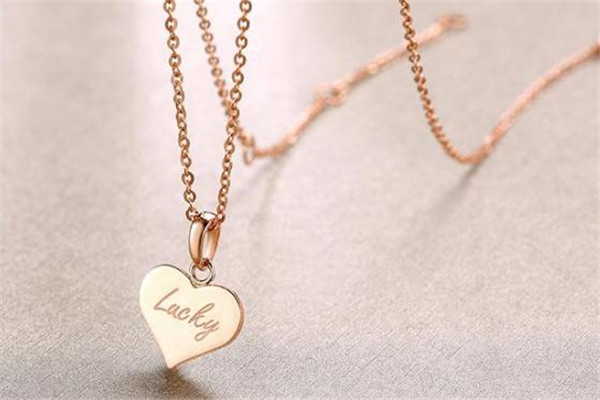 潮宏基彩金項(xiàng)鏈多少錢 潮宏基彩金項(xiàng)鏈怎么樣