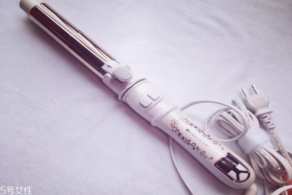 一次性卷發(fā)棒傷頭發(fā)嗎 使用卷發(fā)棒的誤區(qū)是什么 一次性卷發(fā)棒傷頭發(fā)嗎 使用卷發(fā)棒的誤區(qū)是什么