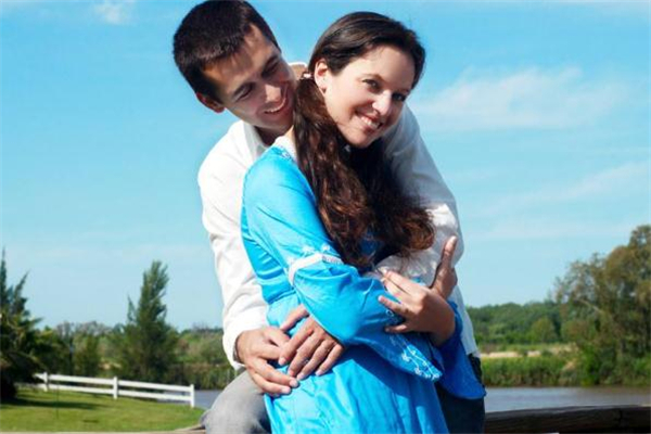 男朋友說累了怎么安慰 男友累了怎么關心他 男朋友說累了怎么安慰 男友累了怎么關心他