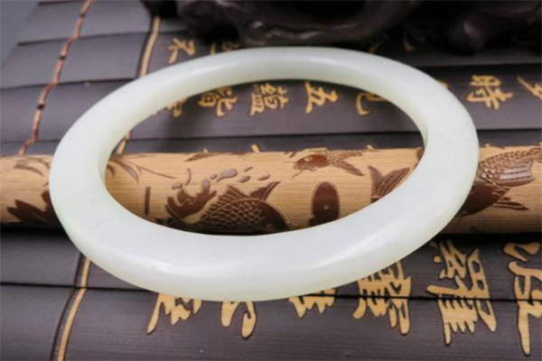 和田玉手鐲怎么搭配 和田玉手鐲怎么戴好看 和田玉手鐲怎么搭配 和田玉手鐲怎么戴好看